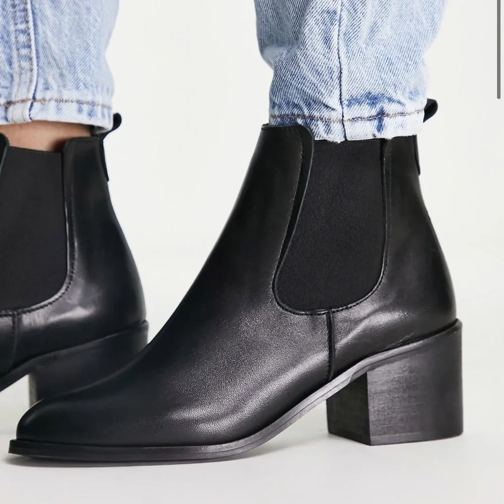 Asos Depp Block Heel Chelsea Boot‎ Leather size 7 Black